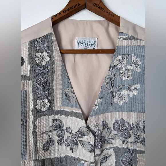 Vintage Lavender and Cream Cottagecore Vest - Picture 2 of 4